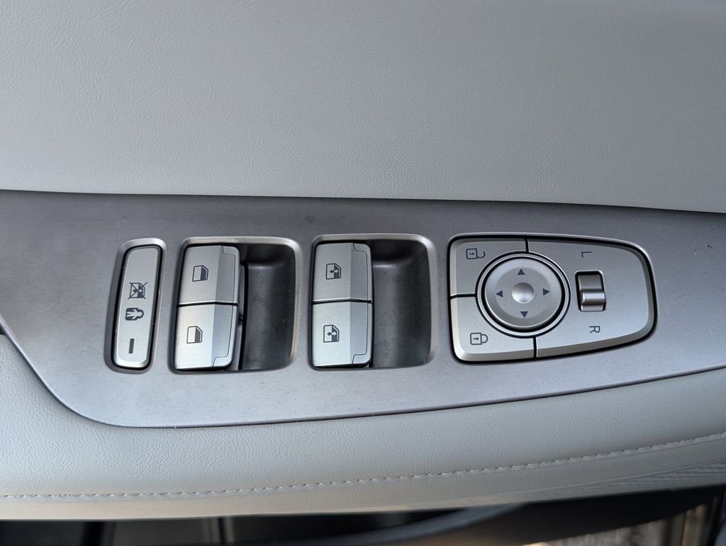 Used 2023 Black Hyundai SEL image 19
