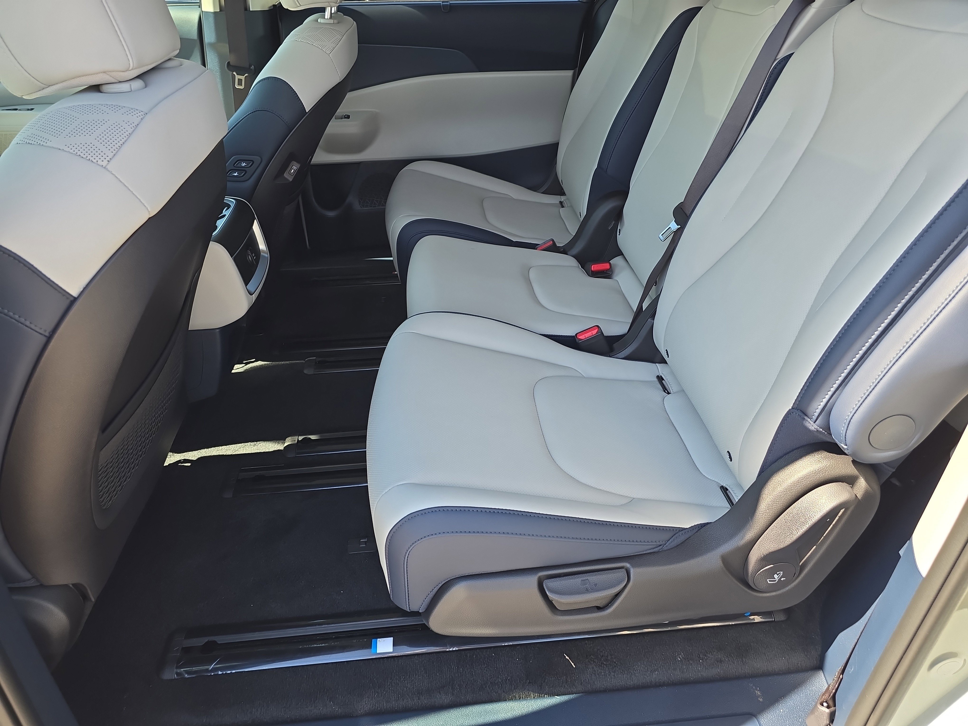 New 2026 Ivory Silver Kia EX image 17