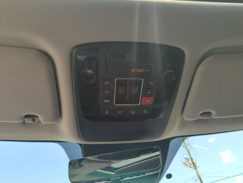 Used 2025 White Kia SX Prestige image 28