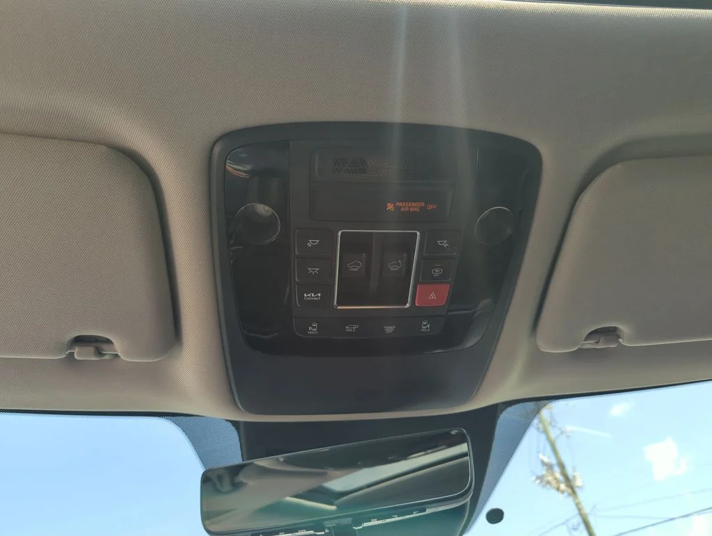 Used 2025 White Kia SX Prestige image 28