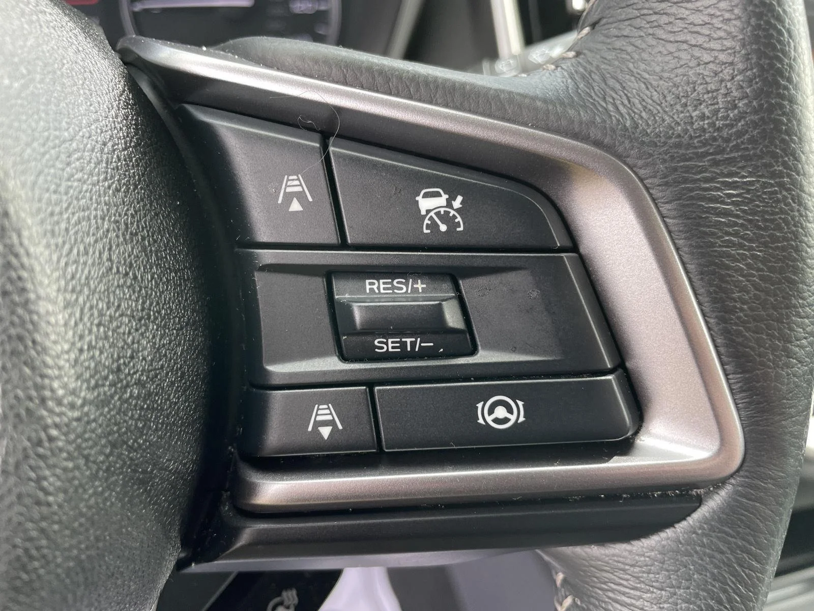 Used 2024 Ice Silver Metallic Subaru Limited image 17
