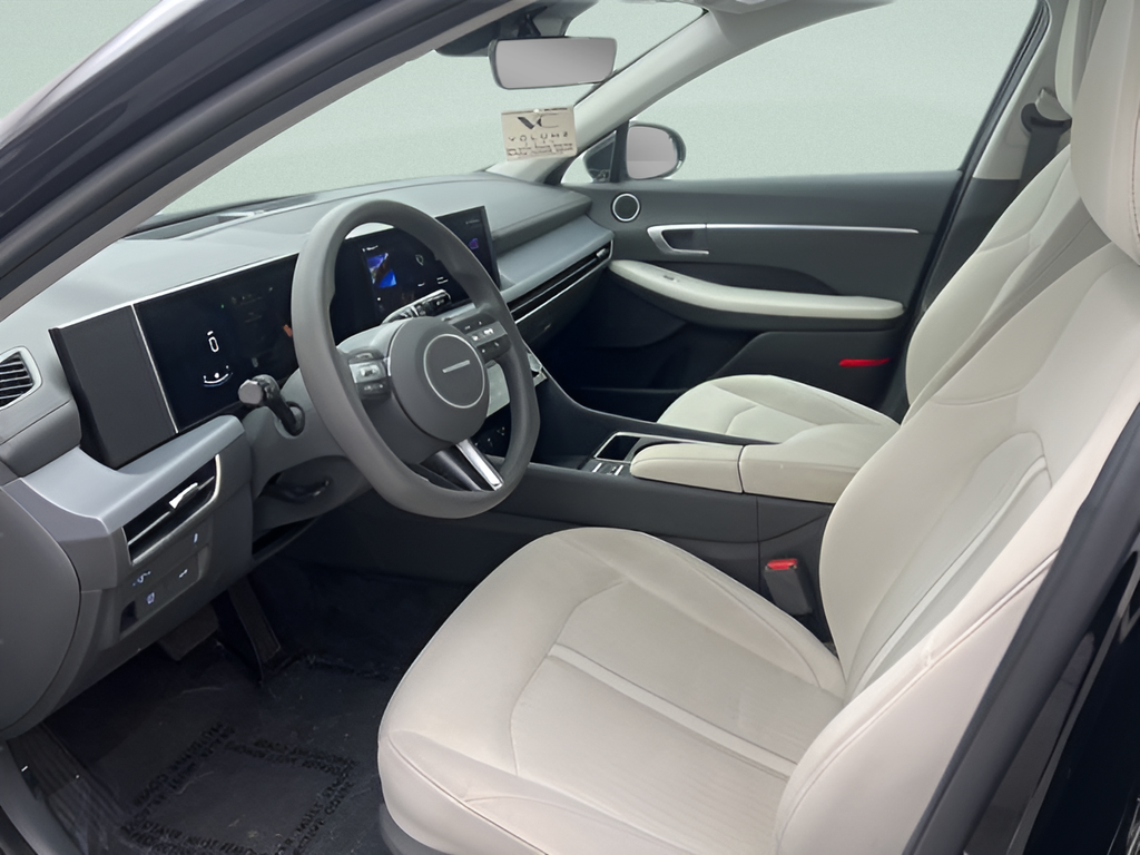 Used 2025 Abyss Black Hyundai SEL image 19