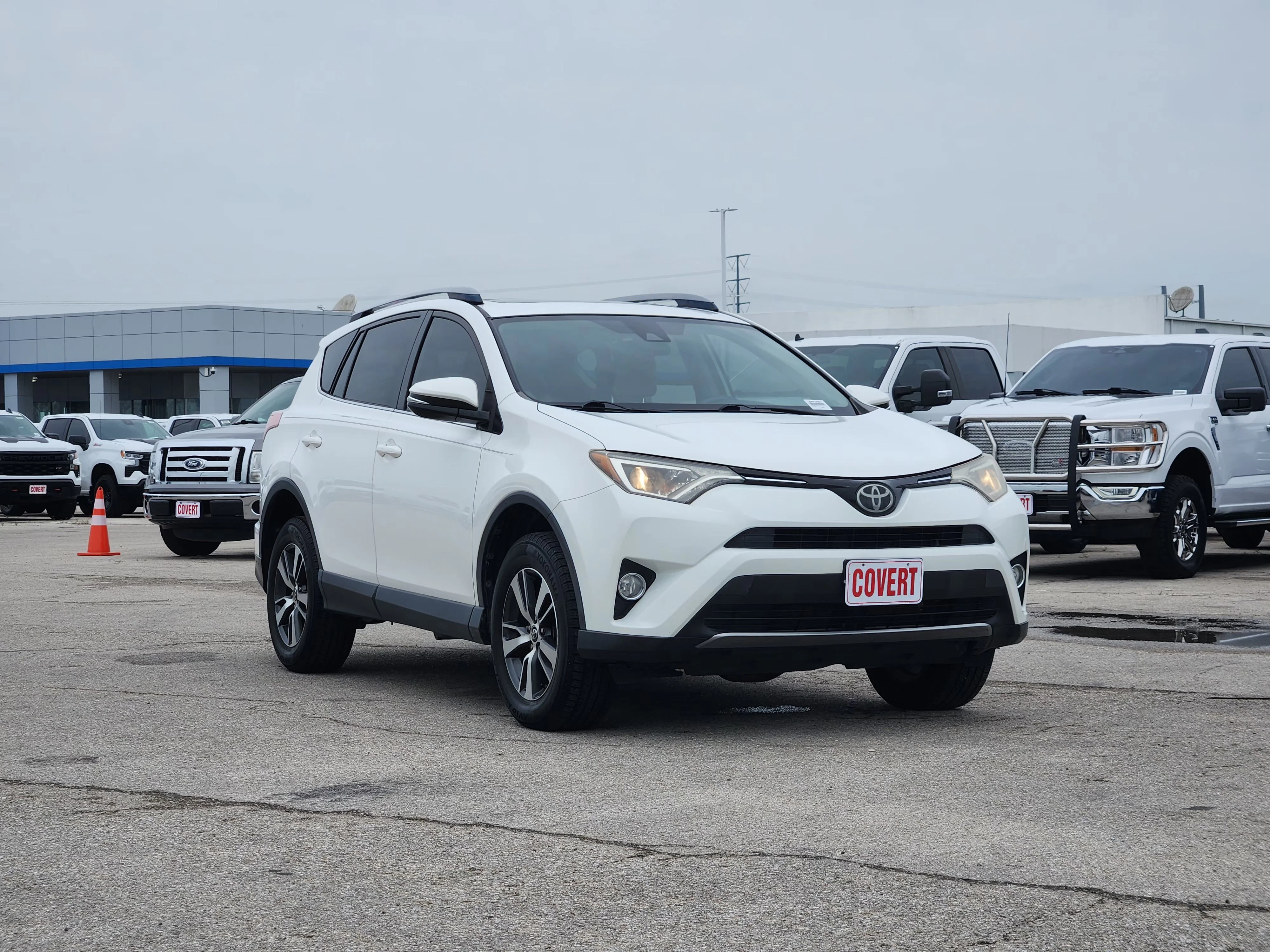 Used 2017  Toyota XLE image 3
