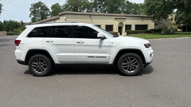 Used 2020 Bright White Clearcoat Jeep Laredo image 14