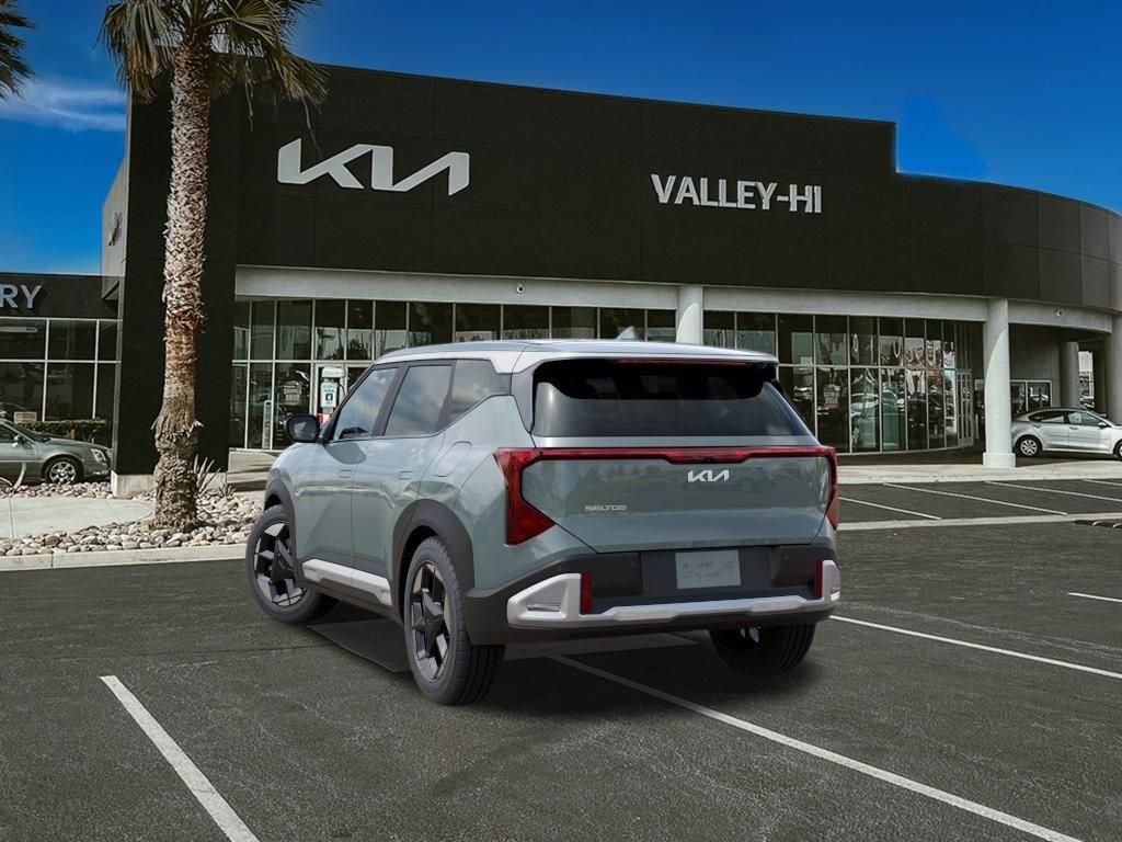 New 2027 Iceberg Green Kia S image 4
