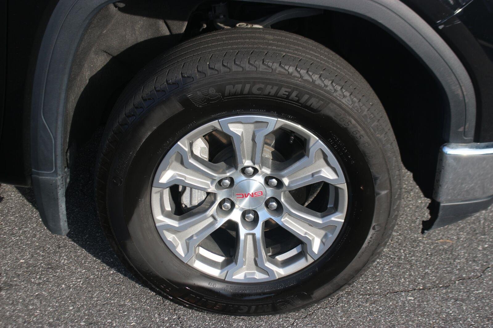 Used 2025 Onyx Black GMC SLT image 38