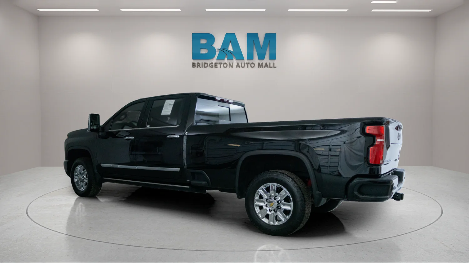 Used 2024 Black Chevrolet High Country image 5