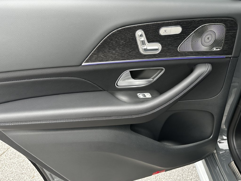New 2026 MANUFAKTUR Silicon Grey Mercedes-Benz GLS 450 image 63