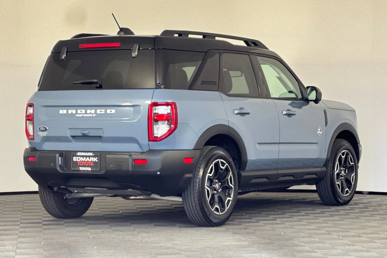 Used 2025 Azure Gray Metallic Ford Outer Banks image 3
