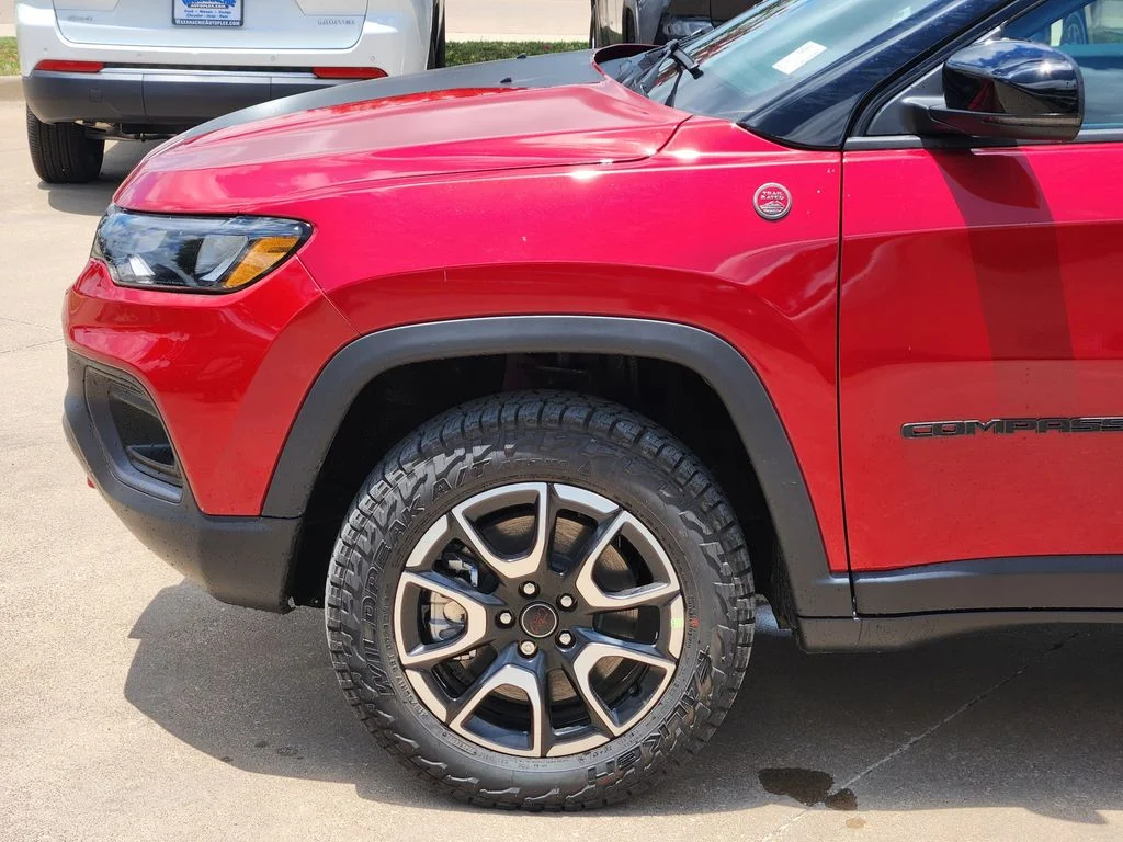 New 2026 Red Hot Pearl-Coat Exterior Paint Jeep Trailhawk image 6