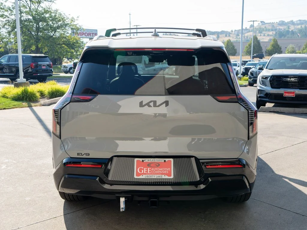 New 2026 Wolf Gray Kia Land AWD image 6