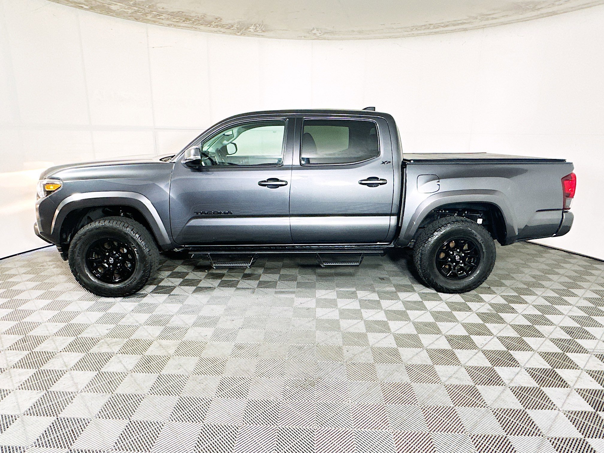 2022 Toyota Tacoma thumbnail 8