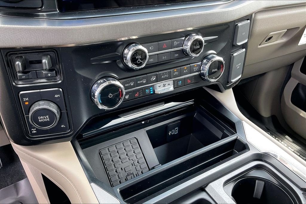 New 2026 Star White Metallic Tri-Coat Ford Platinum image 18