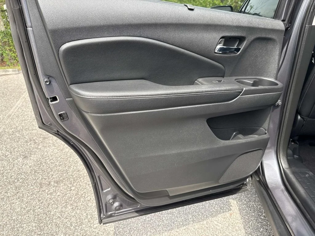 Used 2019  Honda Touring image 12