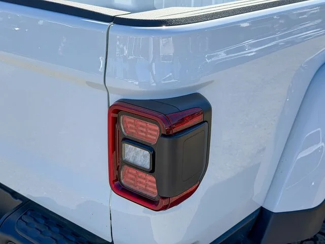 New 2026 Bright White Clear-Coat Exterior Paint Jeep Mojave X image 7