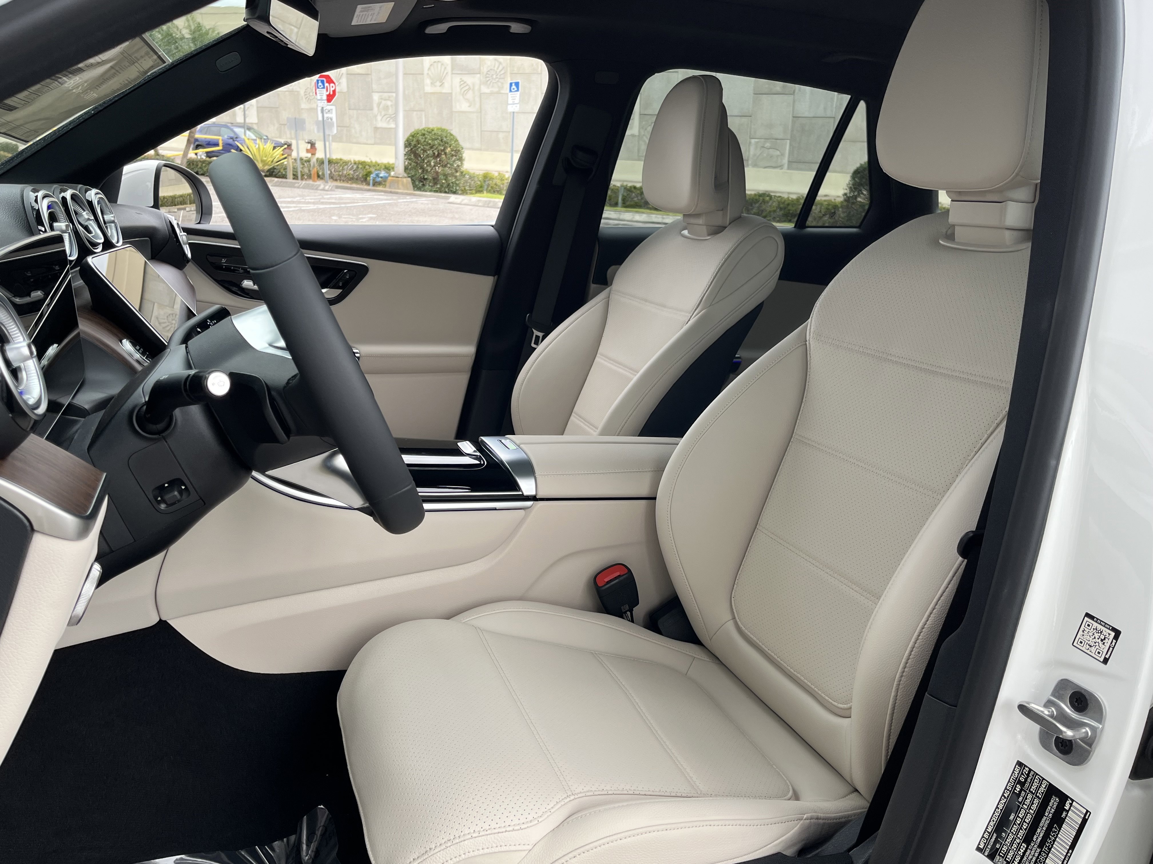 New 2026 Polar White Mercedes-Benz GLC 300 image 45