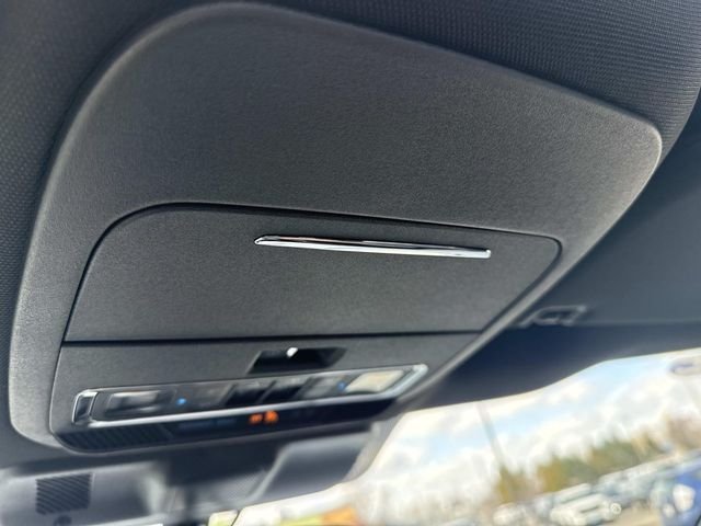 Used 2025 Iconic Silver Metallic Ford Lariat image 28