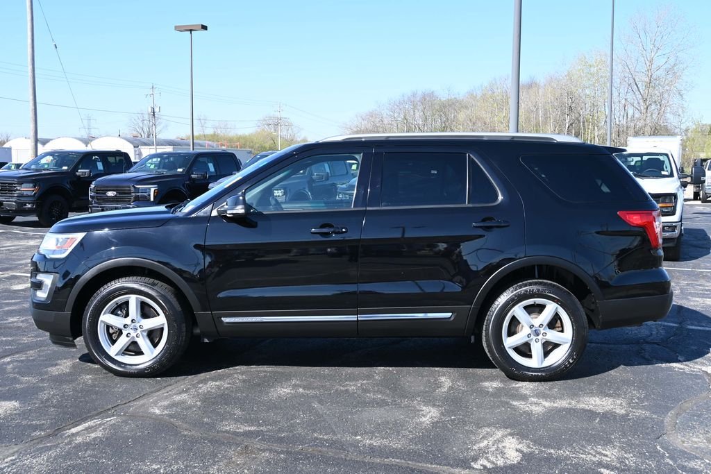 Used 2016 Shadow Black Ford XLT image 4
