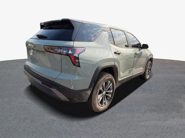Used 2025 Green Chevrolet LT image 3