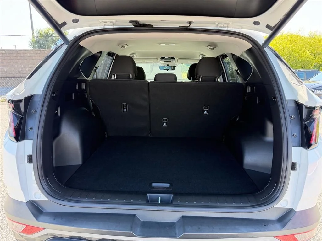Used 2023 White Hyundai SEL image 28