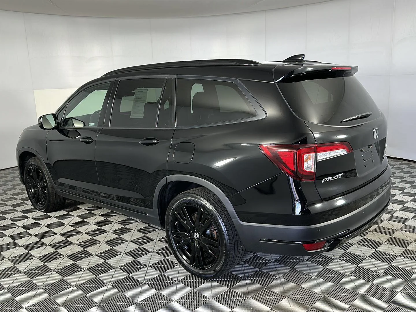 Used 2022 Crystal Black Pearl Honda Black Edition image 26