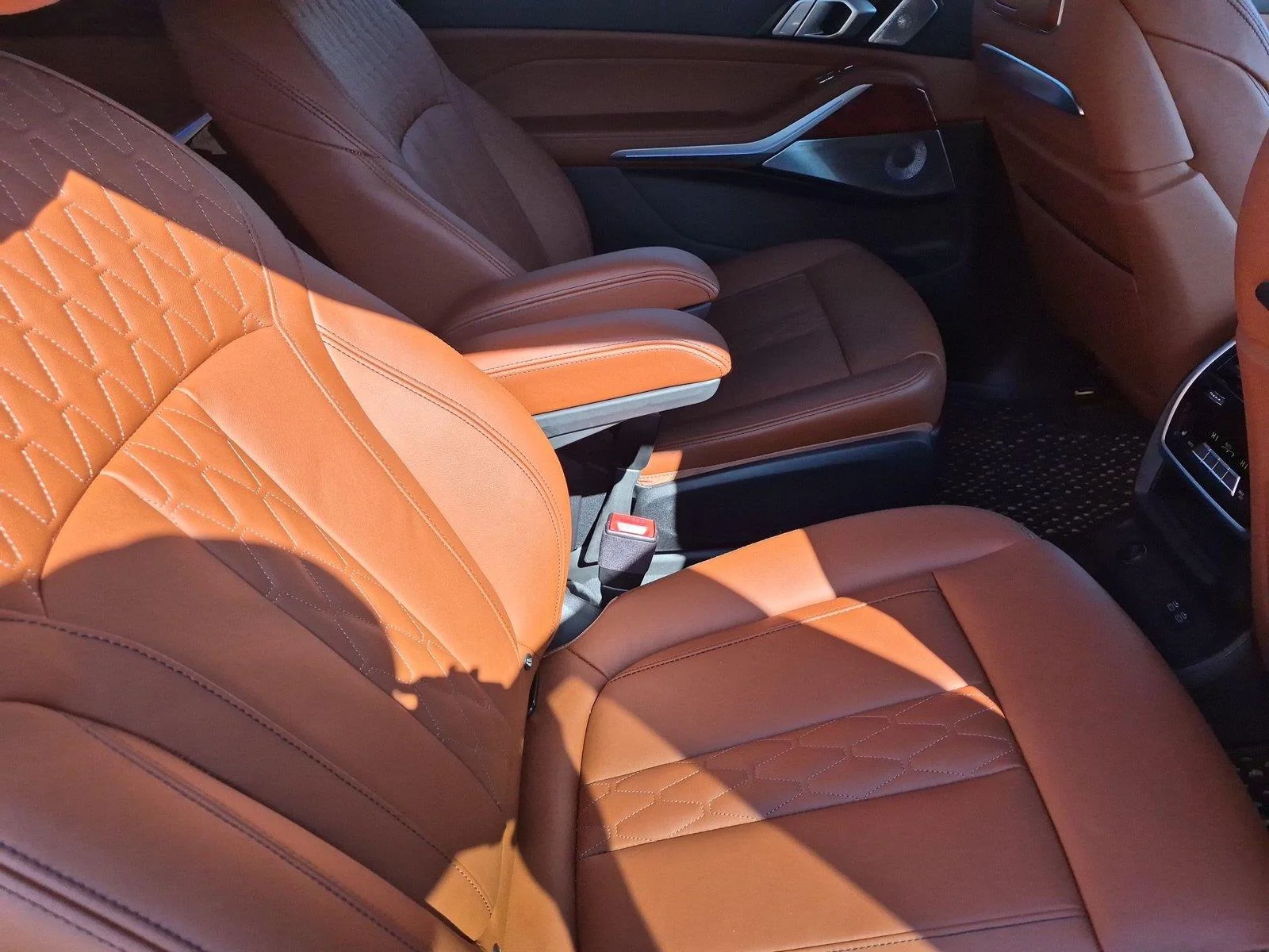 Used 2024 Black Sapphire Metallic BMW ALPINA XB7 image 34
