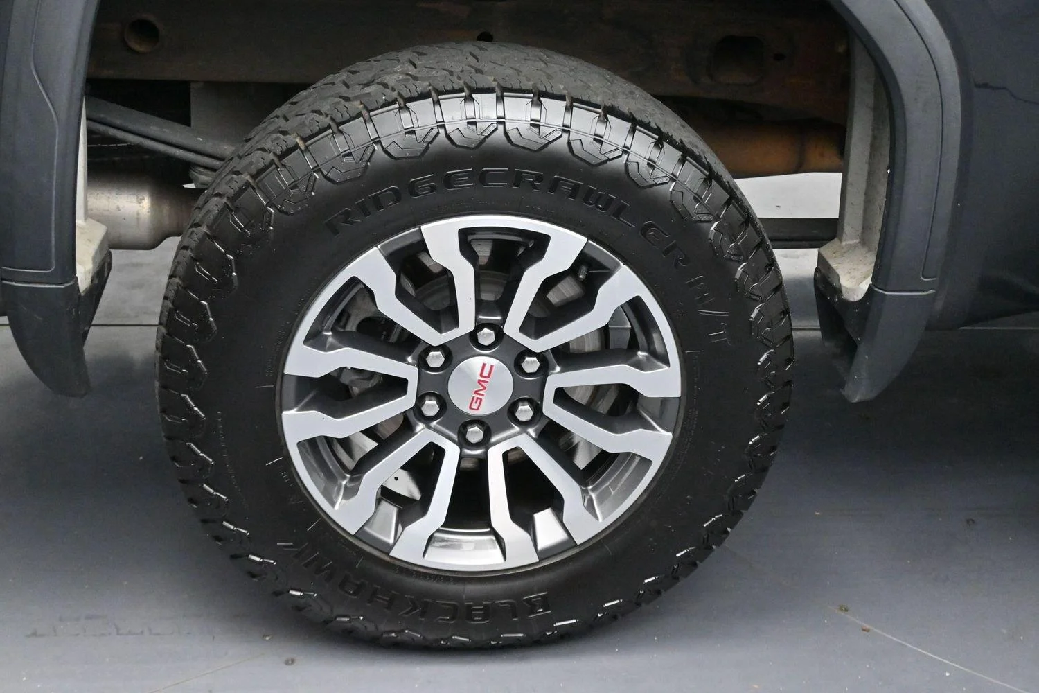 Used 2020 CARBON BLACK METALLIC GMC AT4 image 36