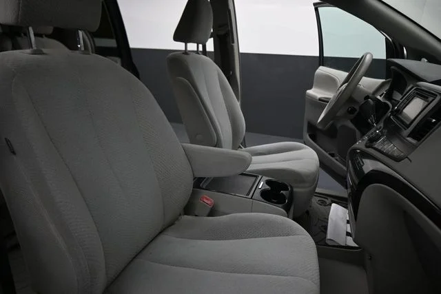 Used 2013 Gray Toyota LE image 22
