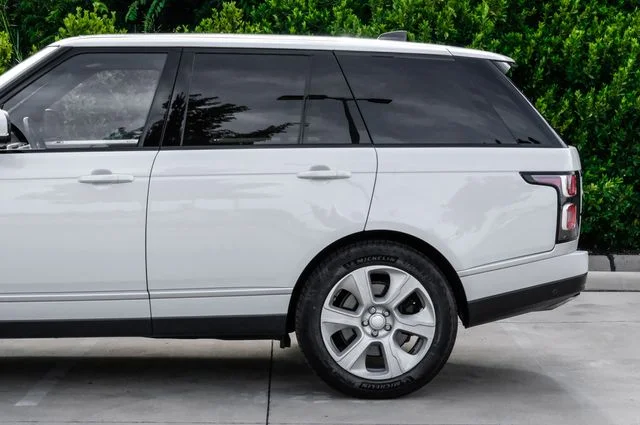 Used 2019 White Land Rover 5.0L V8 Supercharged image 18