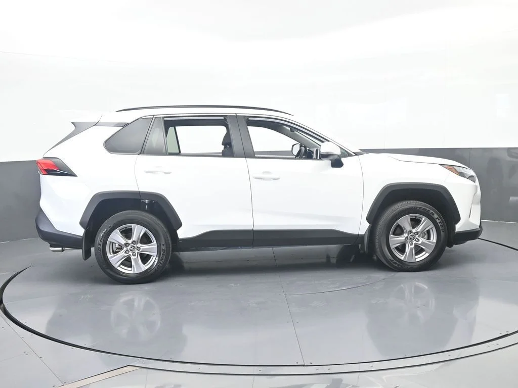 Used 2025 Ice Toyota XLE image 6