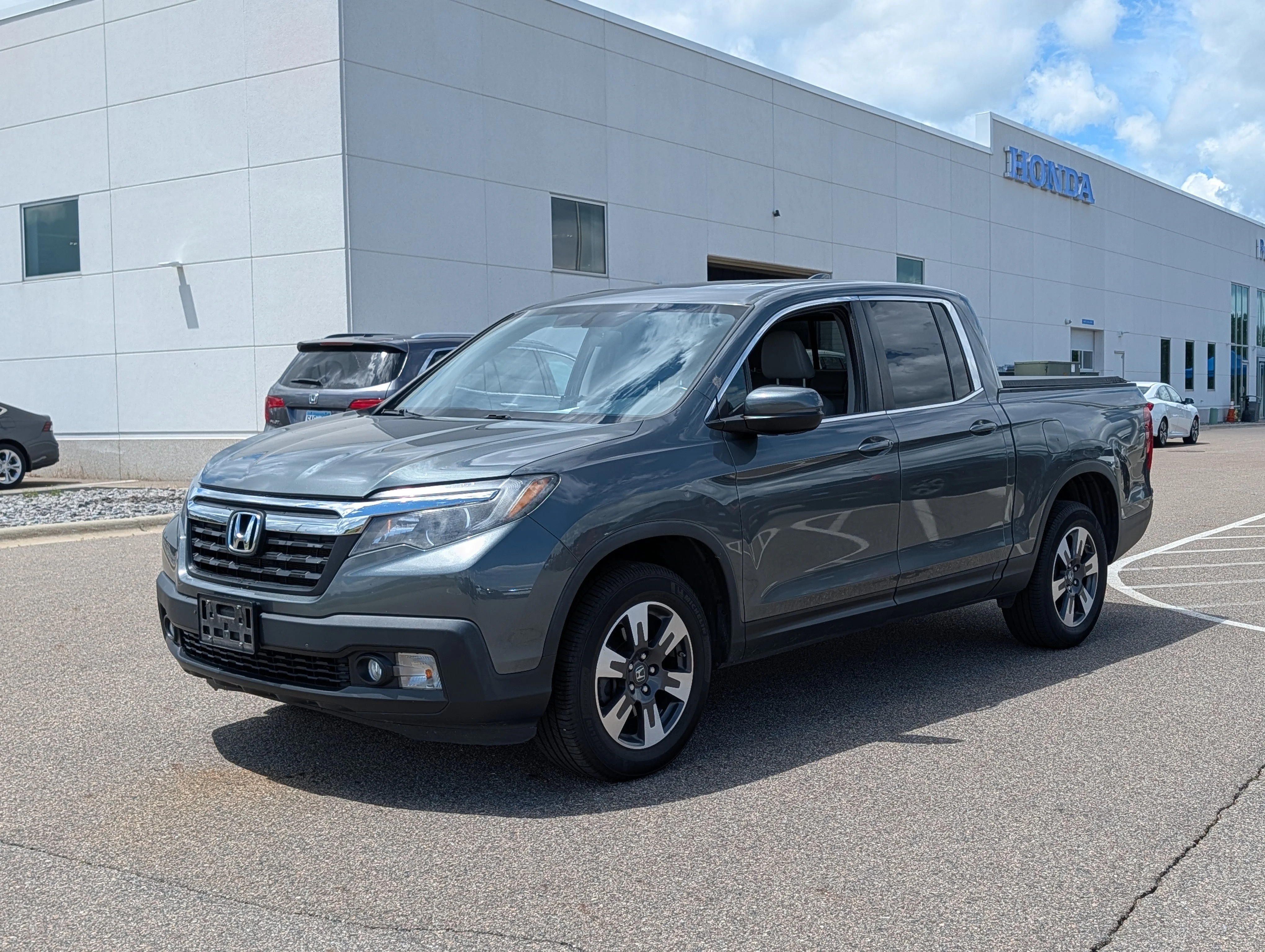 Used 2019 Forest Mist Metallic Honda RTL image 2