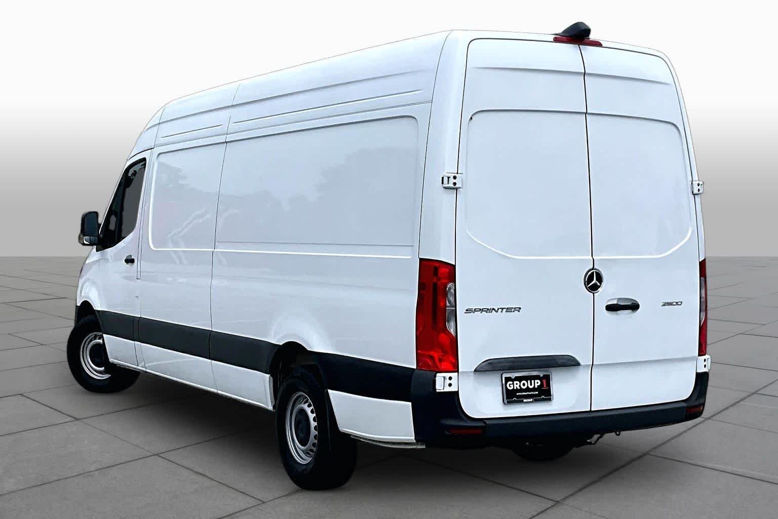 Used 2025 Arctic White Mercedes-Benz  image 12