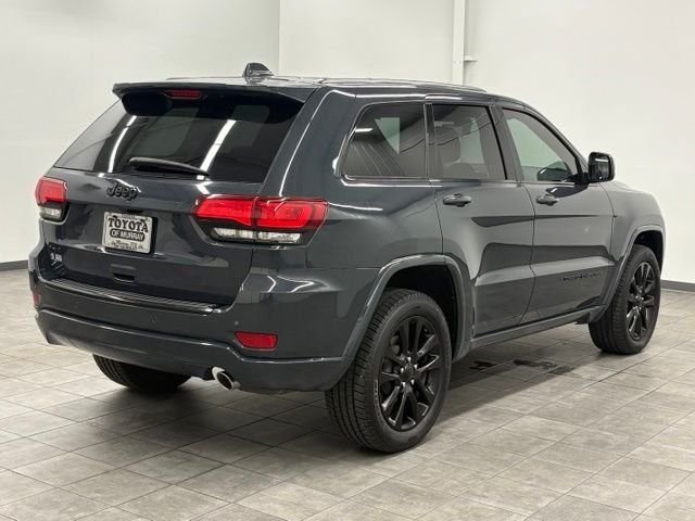 Used 2018 Black Jeep Altitude image 2