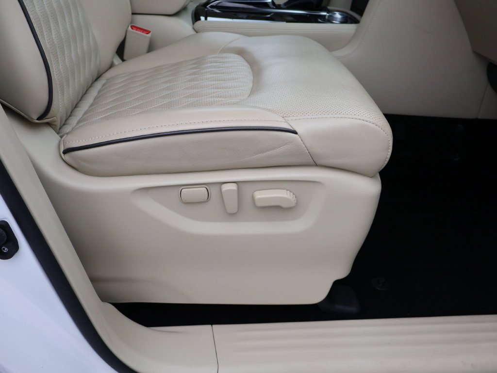 Used 2023 Moonstone White INFINITI Sensory image 12