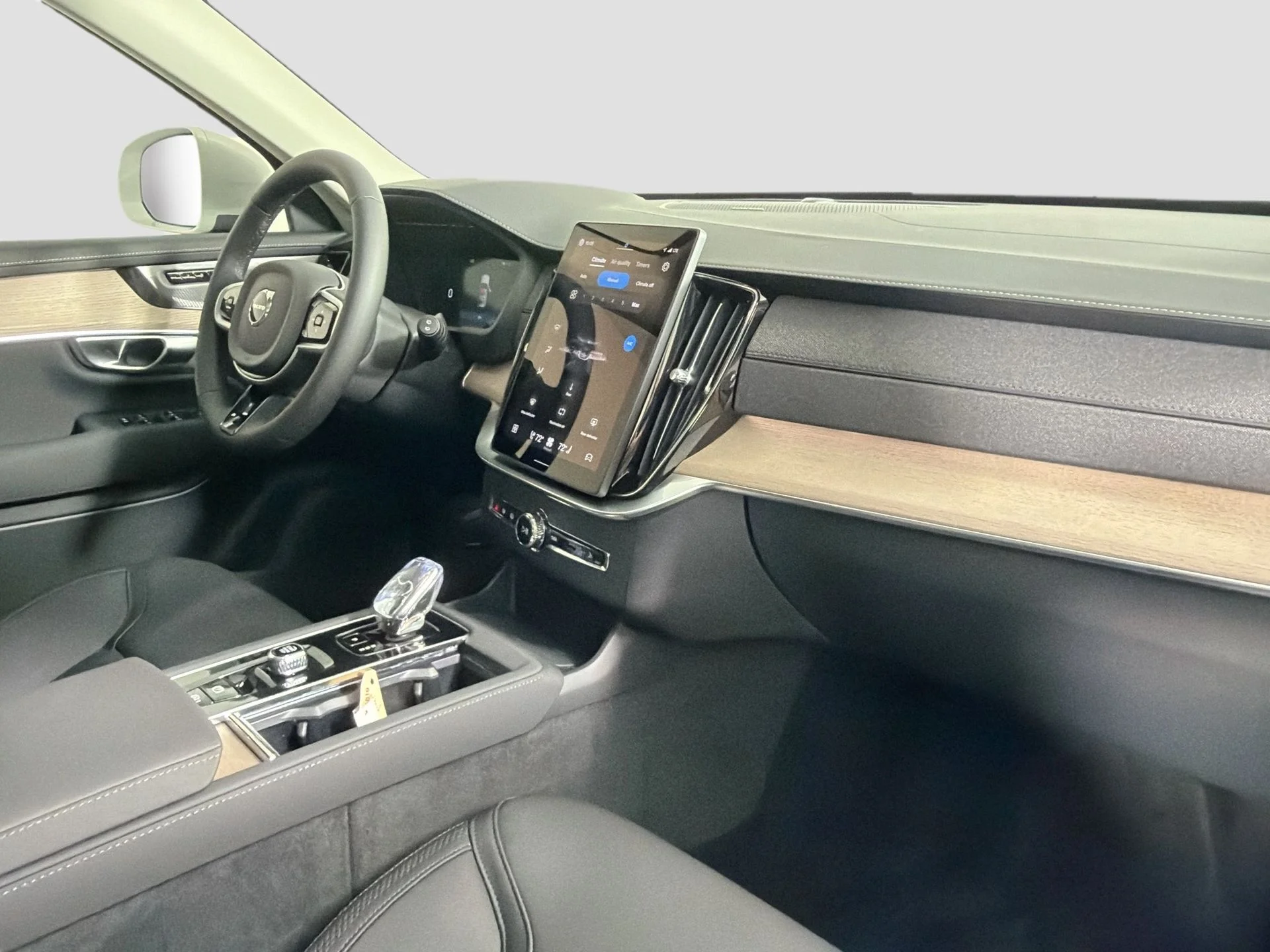 New 2026 Crystal White Volvo Plus image 32