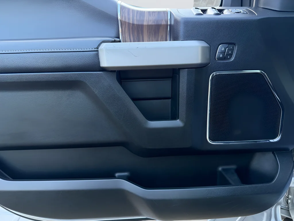 Used 2019 Silver Ford Lariat image 9