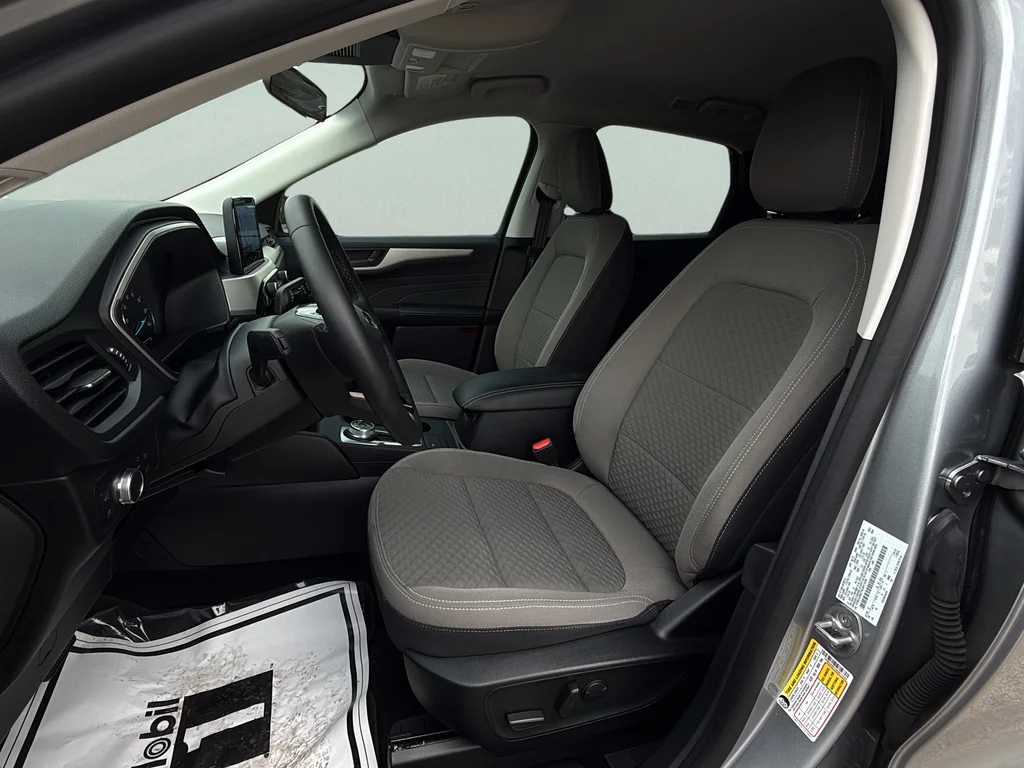 Used 2022 Silver Metallic Ford SE image 27