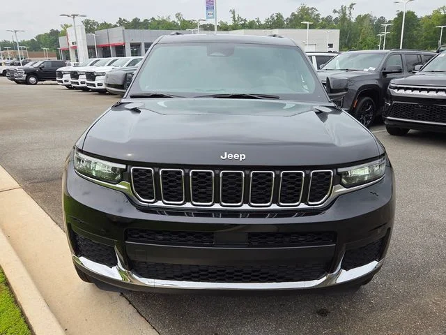 Used 2025 Black Jeep Laredo image 2