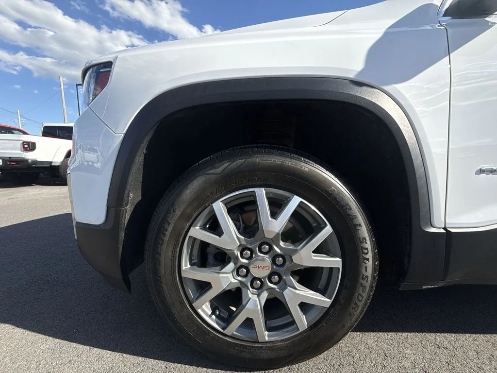 Used 2023 White GMC SLT image 10