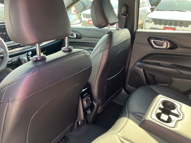 New 2026 Silver Zynith Metallic Clear-Coat Exterior Paint Jeep Limited Altitude image 21