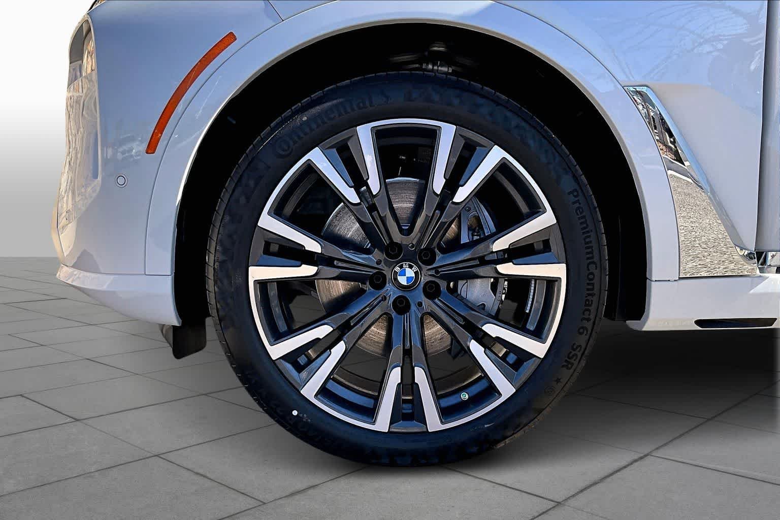 New 2026 Mineral White Metallic BMW xDrive40i image 11