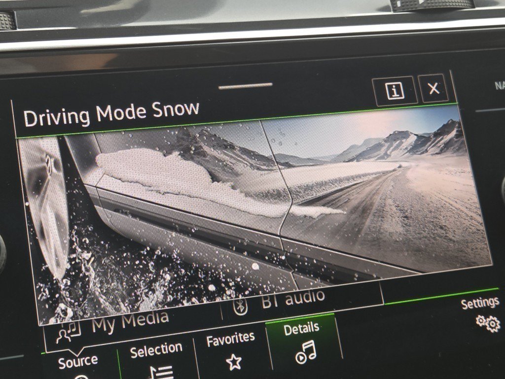 Certified Used 2022  Volkswagen 2.0T SEL R-Line image 13