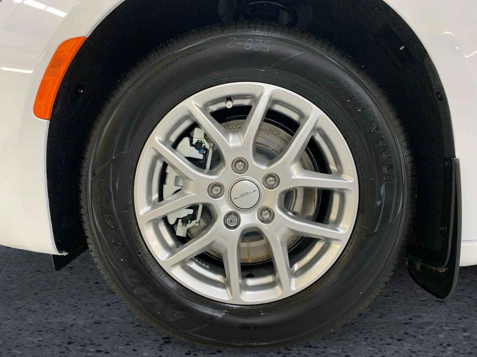 New 2027 Bright White Chrysler SXT image 9