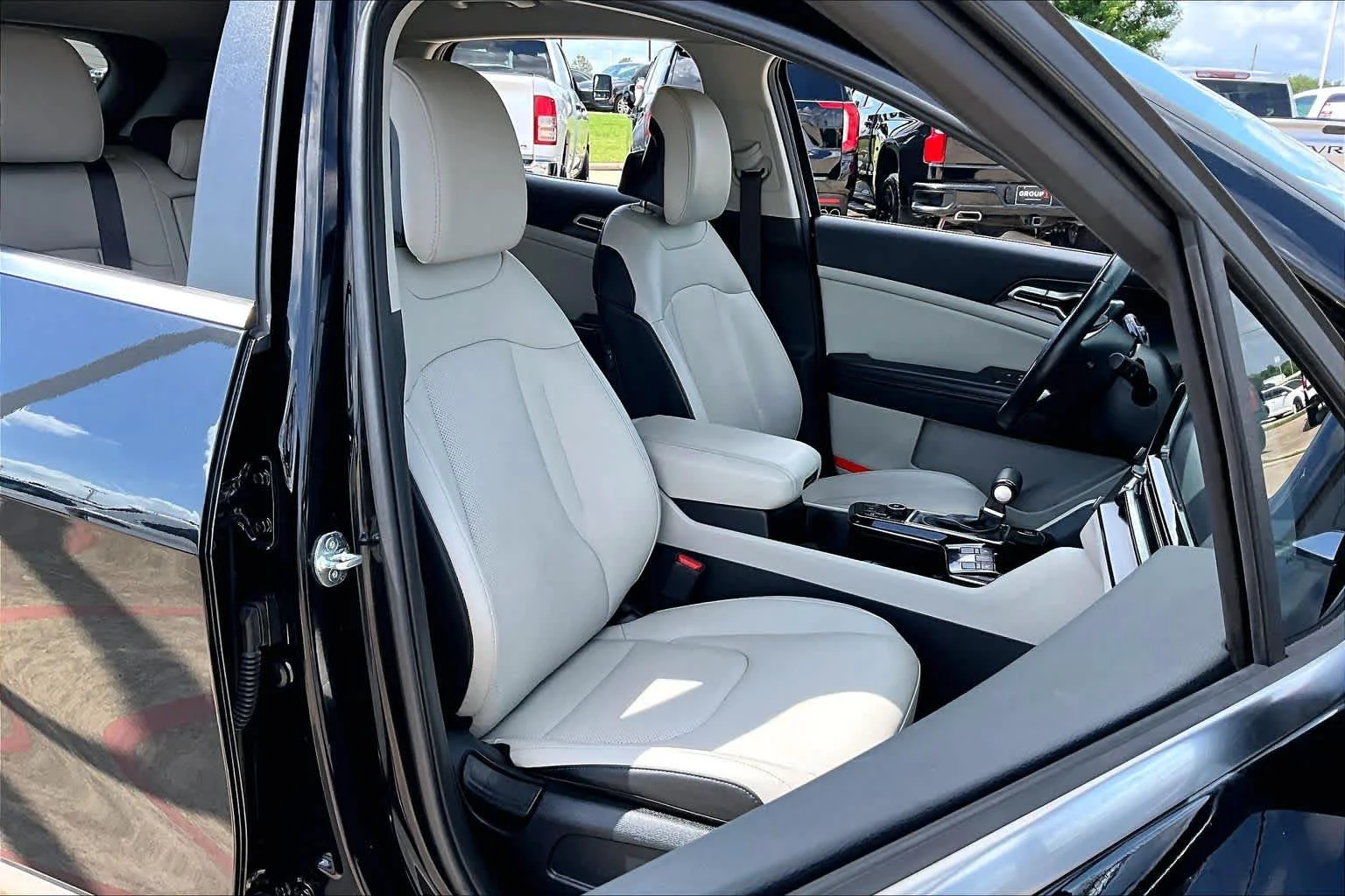Used 2024 Ebony Black Kia EX image 9