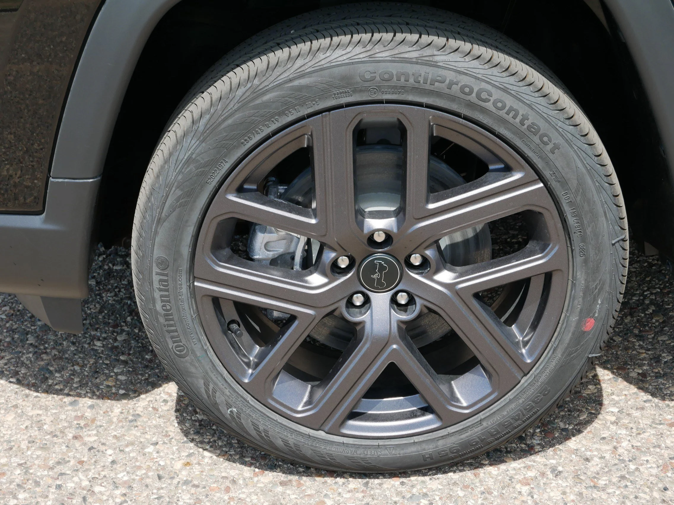 New 2026 Diamond Black Crystal Pearlcoat Jeep Limited Altitude image 5