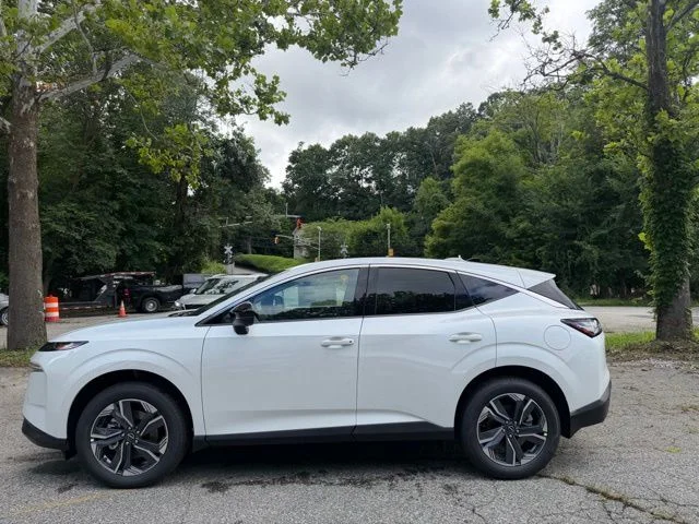 New 2026 White Nissan SL image 8