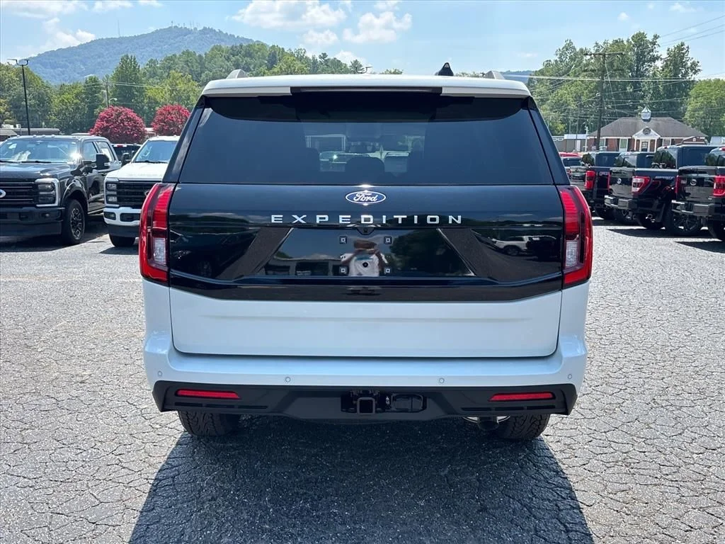 New 2027 Star White Metallic Tri-Coat Ford Active image 6