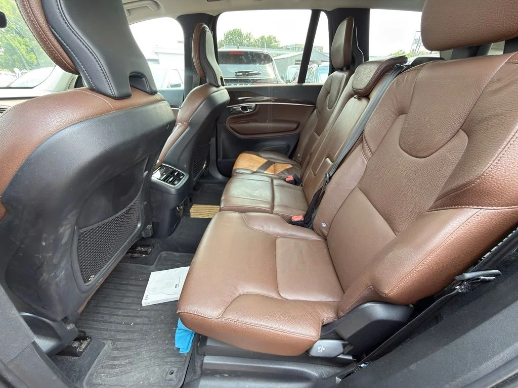 Used 2019 Black Volvo T6 Momentum image 7