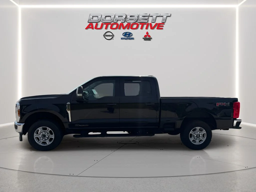 Used 2025 Agate Black Metallic Ford XLT image 9