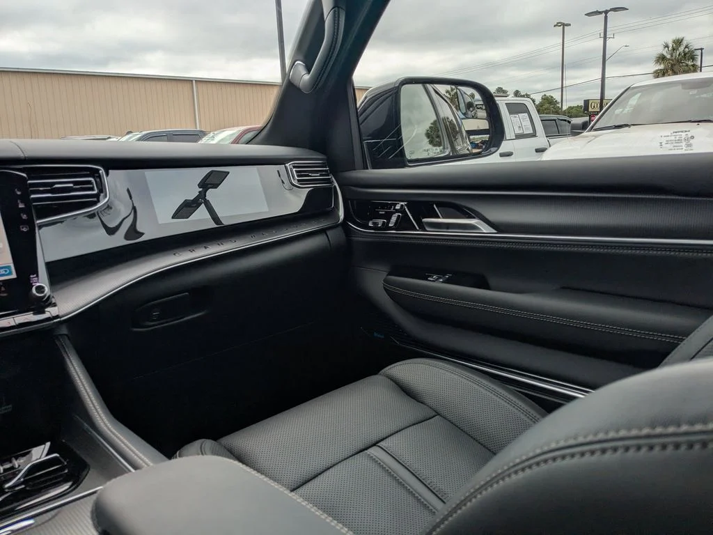 New 2026 High Gloss Black Exterior Paint Jeep Summit Obsidian image 20